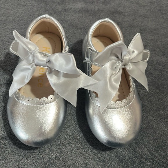 kiderence Other - Kiderence Silver Toddler Girls Dress Shoe